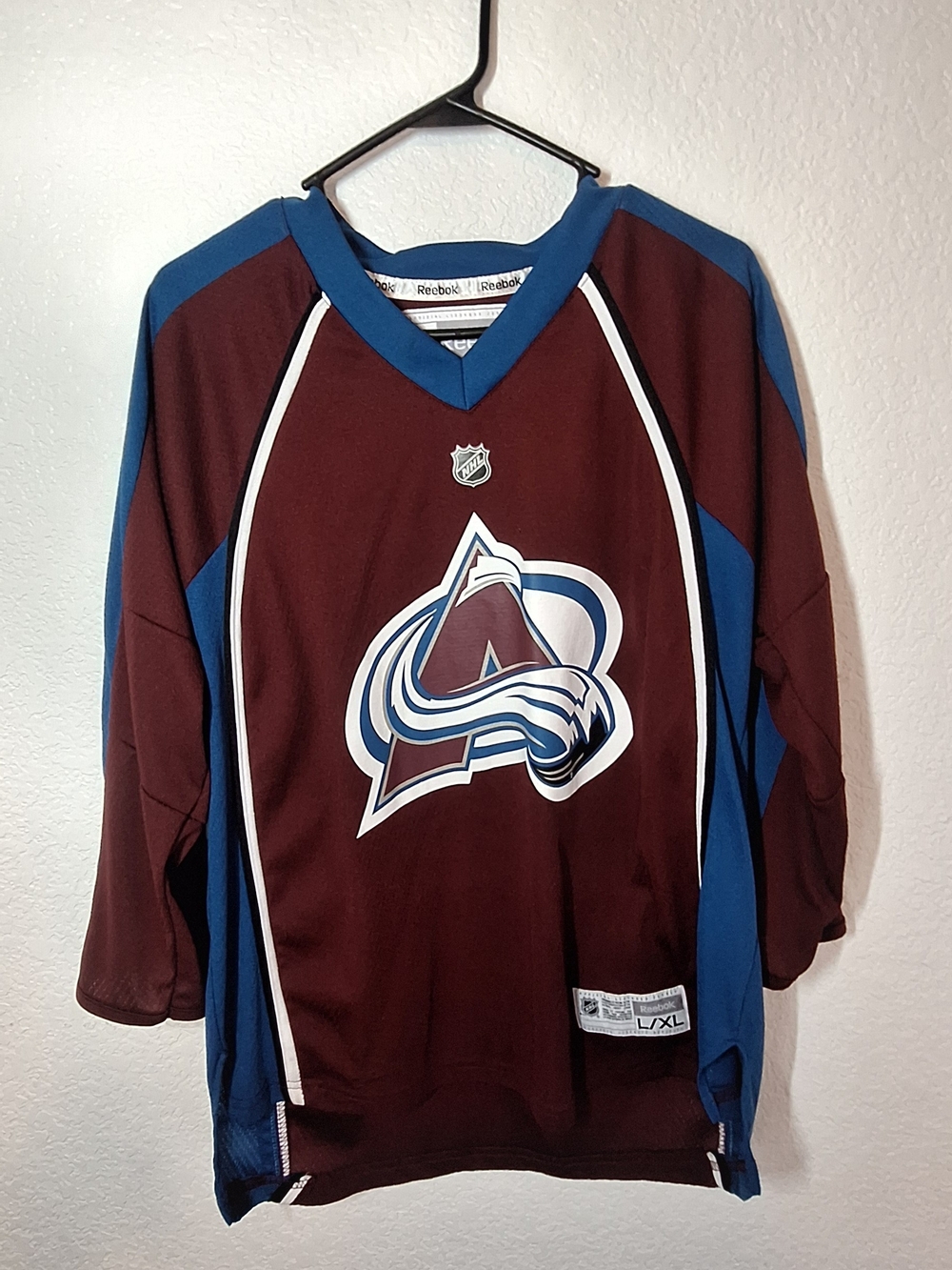 Reebok NHL Colorado Avalanche Youth Jersey Size L/XL - Excellent Condition